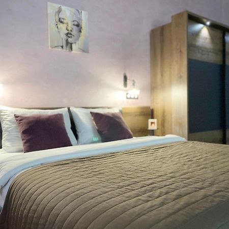 Apartment Жд Вокзал, Центр Lviv Buitenkant foto