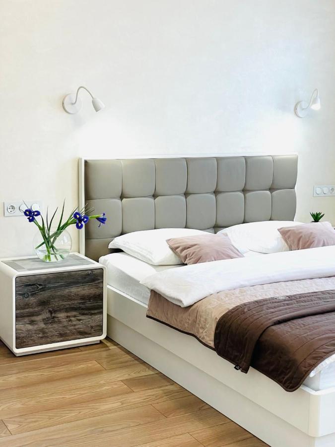 Apartment Жд Вокзал, Центр Lviv Buitenkant foto