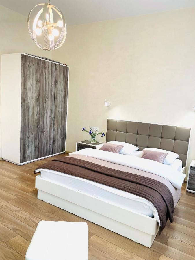 Apartment Жд Вокзал, Центр Lviv Buitenkant foto