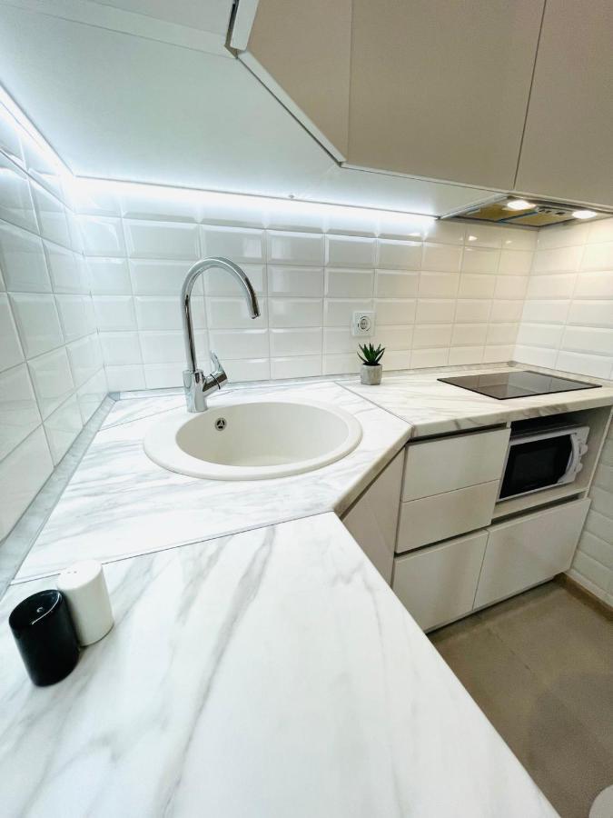Apartment Жд Вокзал, Центр Lviv Buitenkant foto